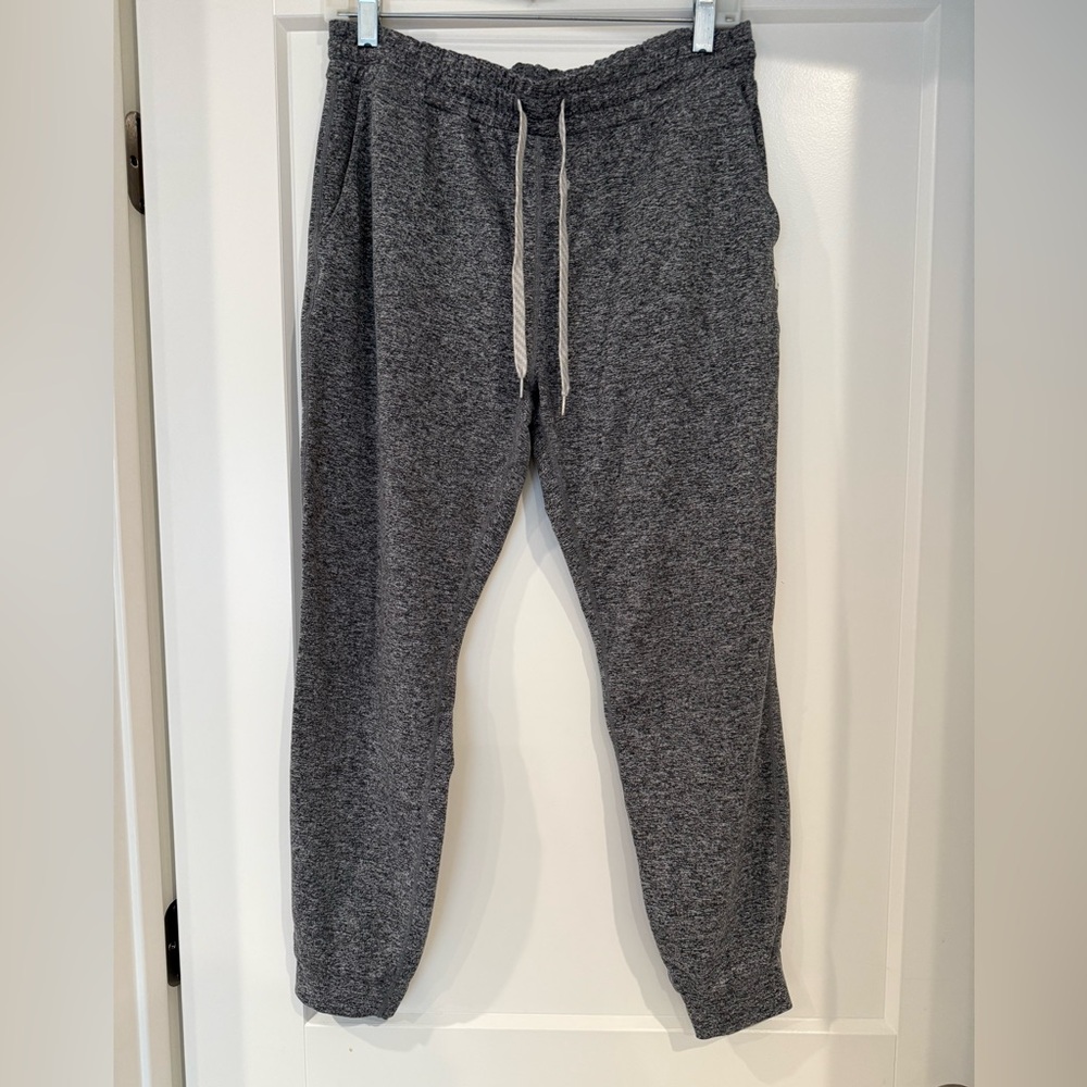 Vuori performance Joggers size M